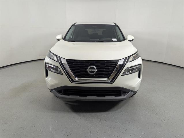Photo of 2023 Pearl White Tricoat Nissan Rogue