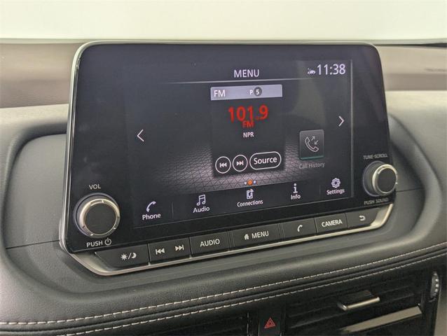 Photo of 2023 Pearl White Tricoat Nissan Rogue