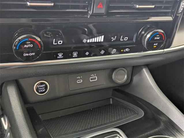 Photo of 2023 Pearl White Tricoat Nissan Rogue