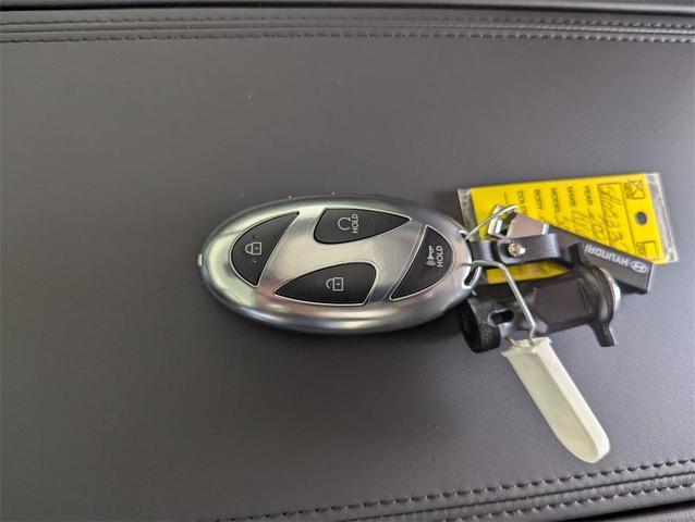 Photo of 2025 Shimmering Silver Hyundai SANTA FE