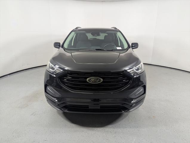 Photo of 2022 Agate Black Metallic Ford Edge