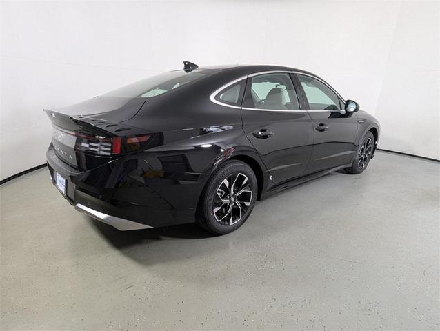 Photo of 2025 Abyss Black Hyundai SONATA
