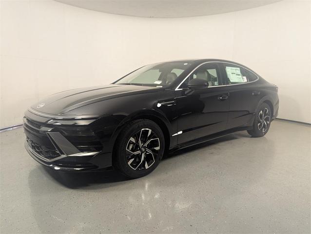 Photo of 2025 Abyss Black Hyundai SONATA