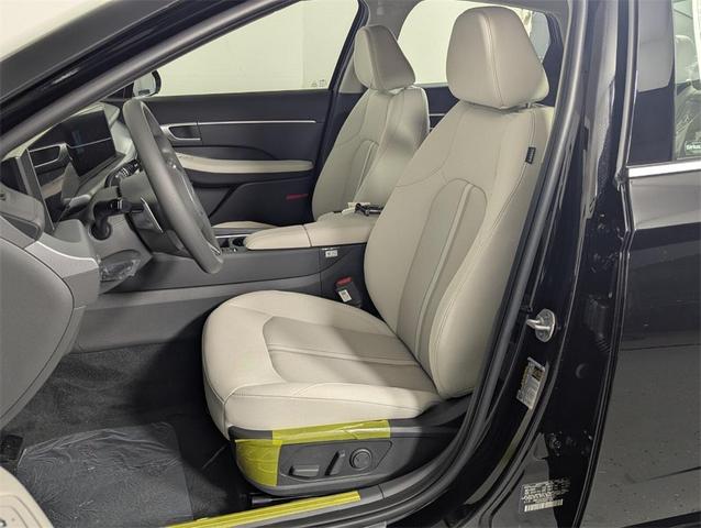 Photo of 2025 Abyss Black Hyundai SONATA