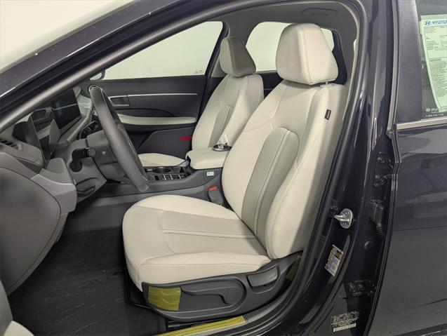 Photo of 2025 Carbon Blue Hyundai SONATA