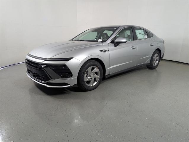 Photo of 2025 Aero Silver Hyundai SONATA