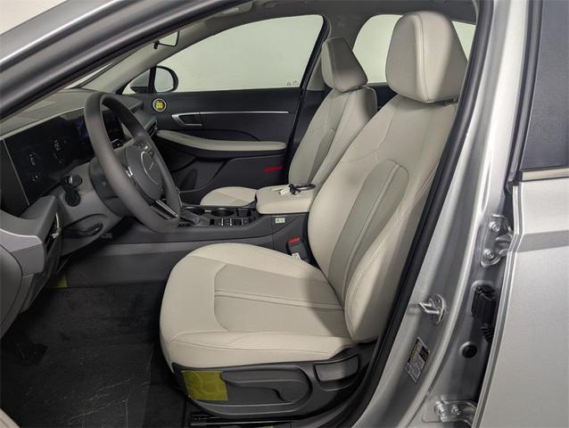 Photo of 2025 Aero Silver Hyundai SONATA