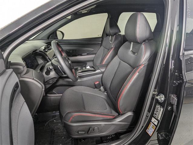 Photo of 2024 Black Pearl Hyundai TUCSON Hybrid