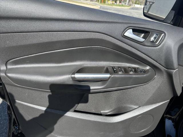 Photo of 2016 Black Ford Escape