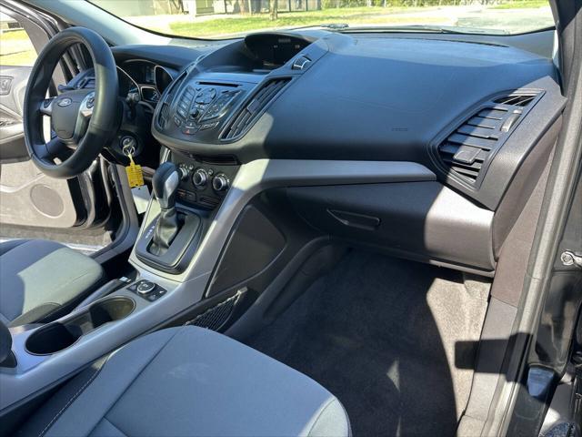 Photo of 2016 Black Ford Escape