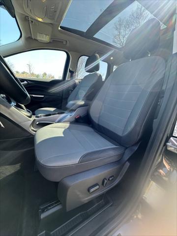 Photo of 2016 Black Ford Escape