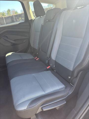 Photo of 2016 Black Ford Escape