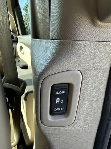 Photo of 2014 Burgundy Honda Odyssey
