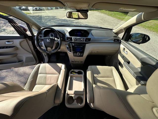 Photo of 2014 Burgundy Honda Odyssey