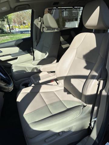 Photo of 2014 Burgundy Honda Odyssey