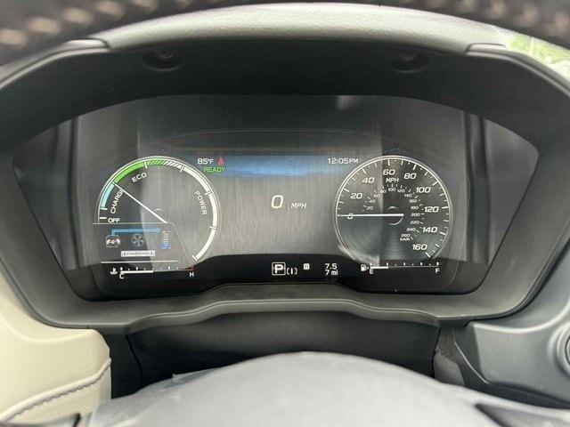 Photo of 2025 Crystal White Pearl Subaru Forester Hybrid