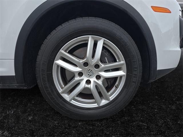Photo of 2016 White Porsche Cayenne