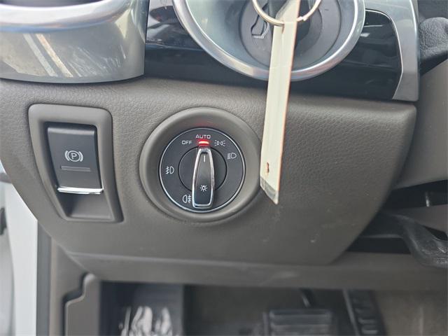 Photo of 2016 White Porsche Cayenne