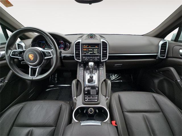 Photo of 2016 White Porsche Cayenne