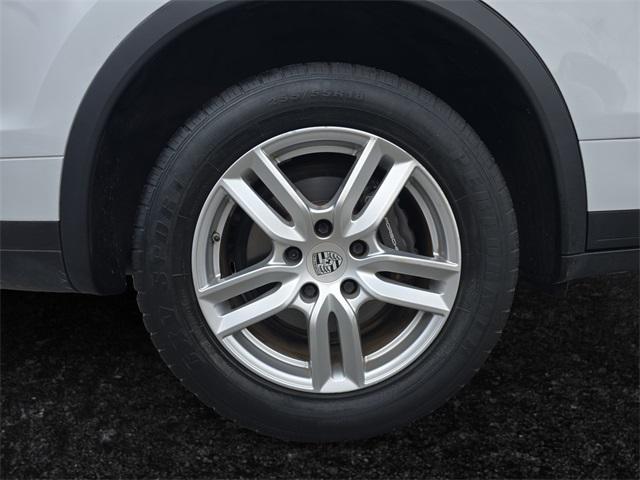 Photo of 2016 White Porsche Cayenne