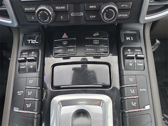 Photo of 2016 White Porsche Cayenne