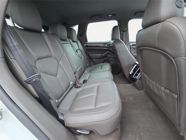 Photo of 2016 White Porsche Cayenne