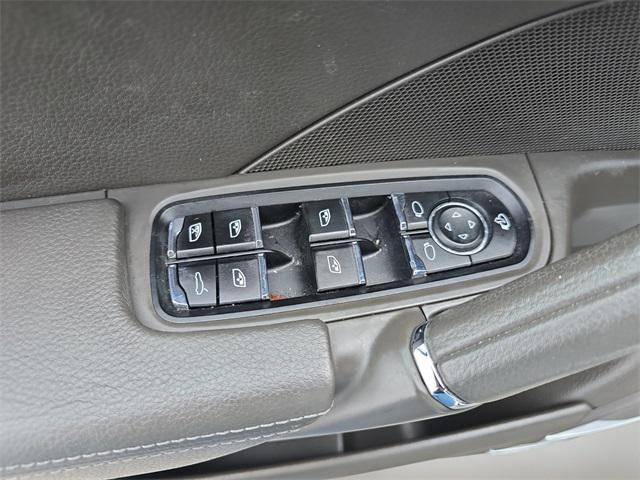 Photo of 2016 White Porsche Cayenne
