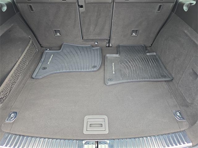 Photo of 2016 White Porsche Cayenne