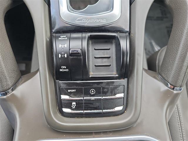 Photo of 2016 White Porsche Cayenne