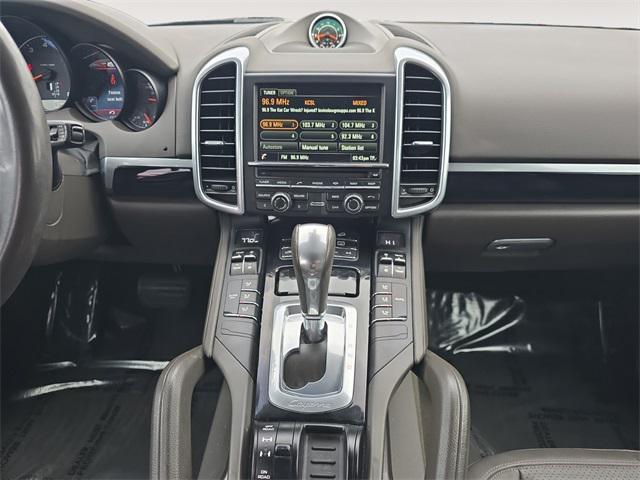 Photo of 2016 White Porsche Cayenne