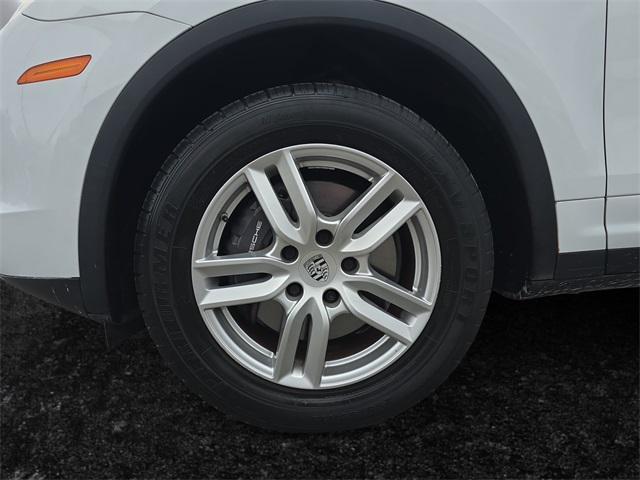 Photo of 2016 White Porsche Cayenne