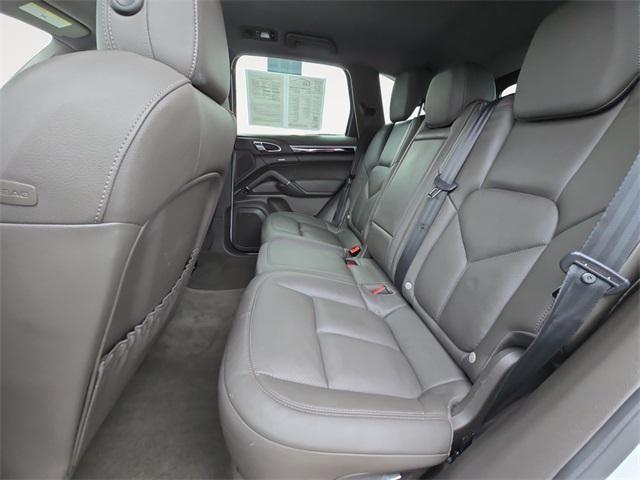 Photo of 2016 White Porsche Cayenne