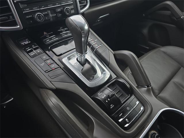 Photo of 2016 White Porsche Cayenne