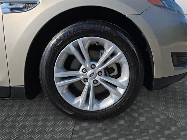 Photo of 2017 White Gold Metallic Ford Taurus