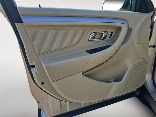 Photo of 2017 White Gold Metallic Ford Taurus