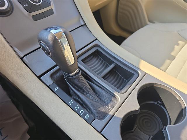 Photo of 2017 White Gold Metallic Ford Taurus