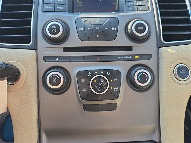 Photo of 2017 White Gold Metallic Ford Taurus