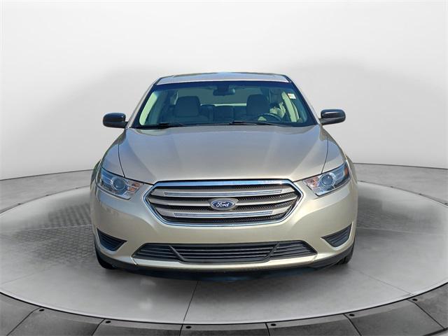 Photo of 2017 White Gold Metallic Ford Taurus