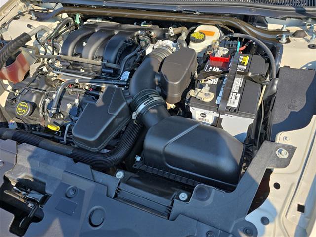 Photo of 2017 White Gold Metallic Ford Taurus