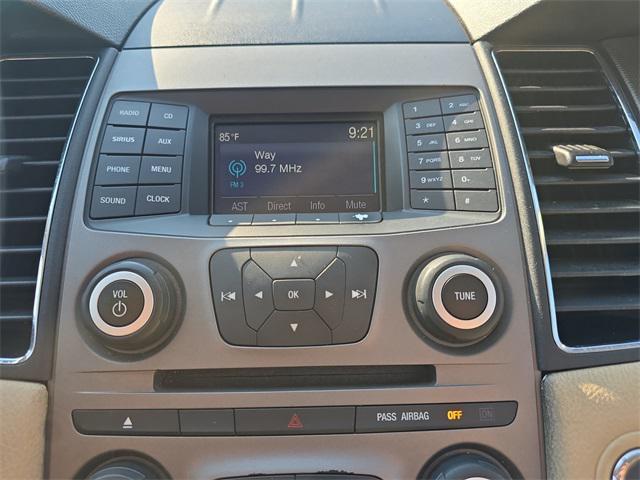Photo of 2017 White Gold Metallic Ford Taurus