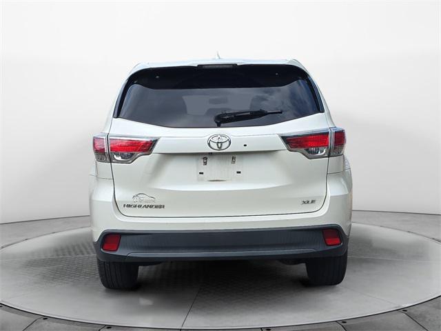 Photo of 2016 Blizzard Pearl Toyota Highlander