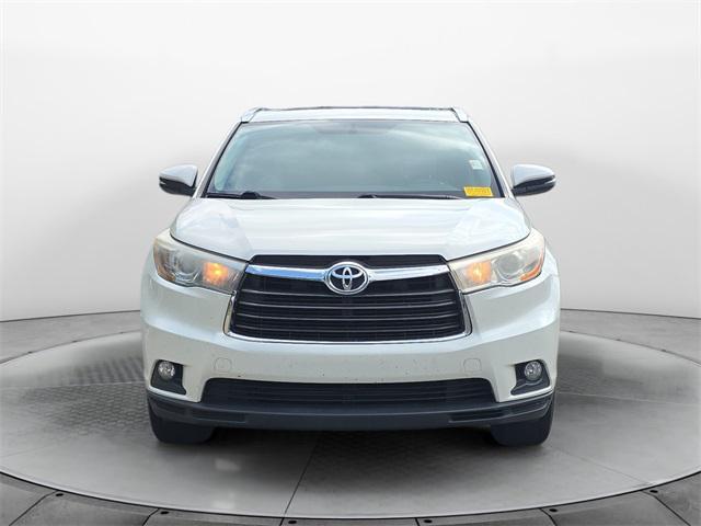 Photo of 2016 Blizzard Pearl Toyota Highlander