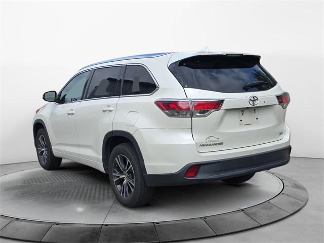 Photo of 2016 Blizzard Pearl Toyota Highlander