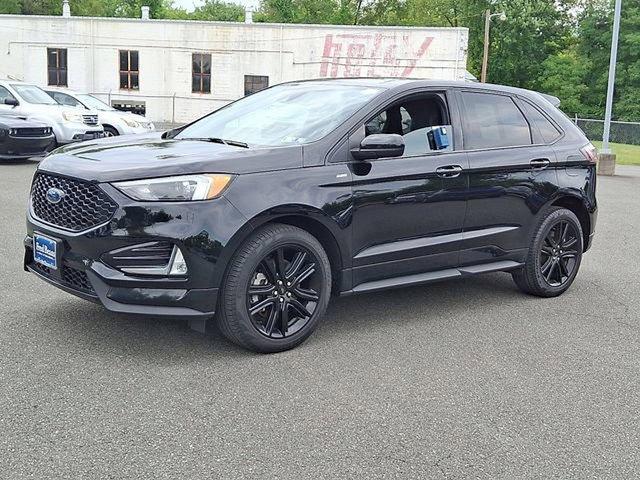 Photo of 2022 AGATE BLACK METALLIC Ford Edge