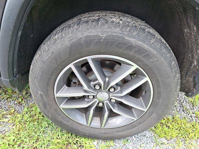 Photo of 2018 Granite Crystal Clearcoat Metallic Jeep Grand Cherokee