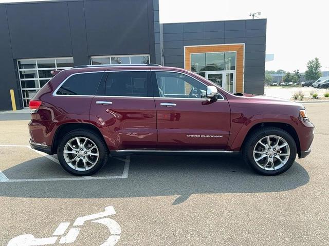 Photo of 2016 Velvet Red Pearlcoat Jeep Grand Cherokee