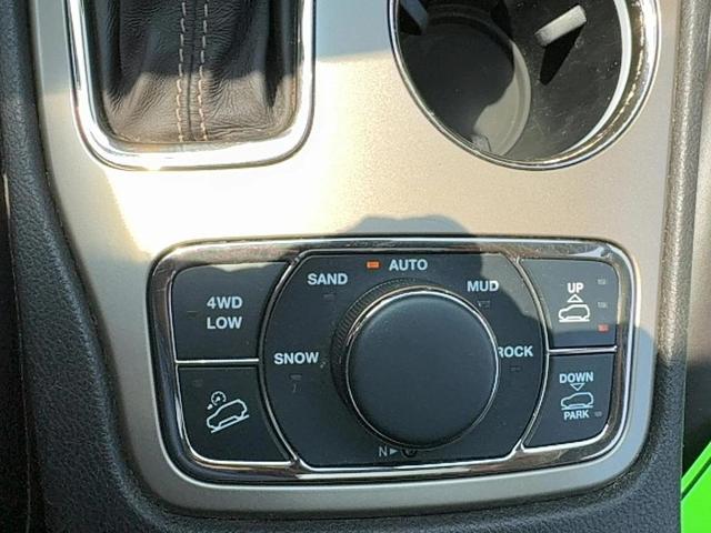 Photo of 2016 Velvet Red Pearlcoat Jeep Grand Cherokee