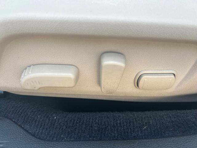 Photo of 2019 Crystal White Pearl Subaru Outback