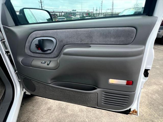Photo of 1998 White GMC Sierra 1500