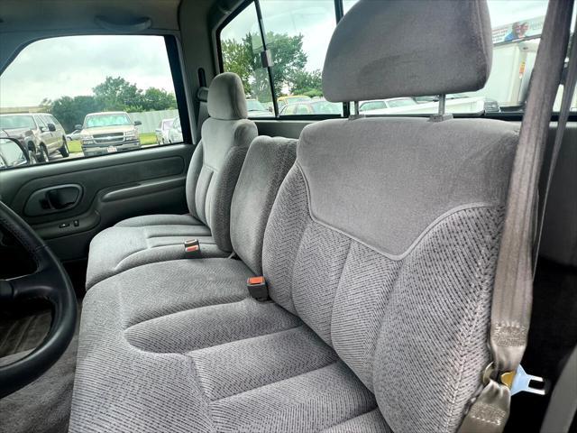Photo of 1998 White GMC Sierra 1500